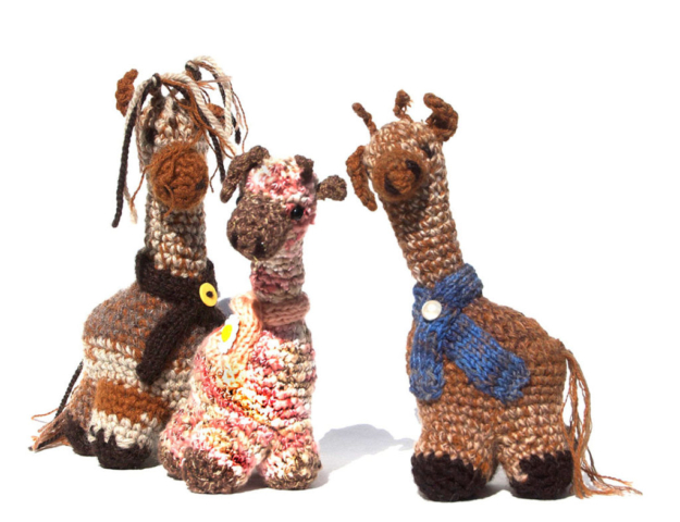 giraffes-tower-crochet-toys